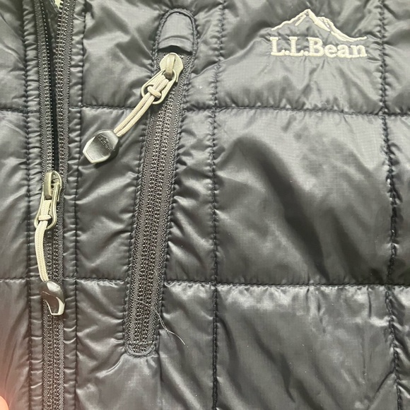 LL Bean micro puff jacket. Size medium. - Picture 3 of 3